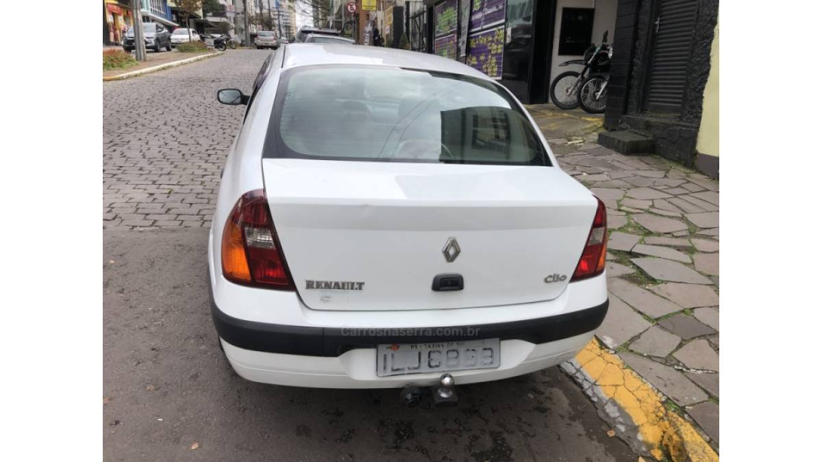 RENAULT - CLIO - 2004/2004 - Branca - R$ 18.900,00