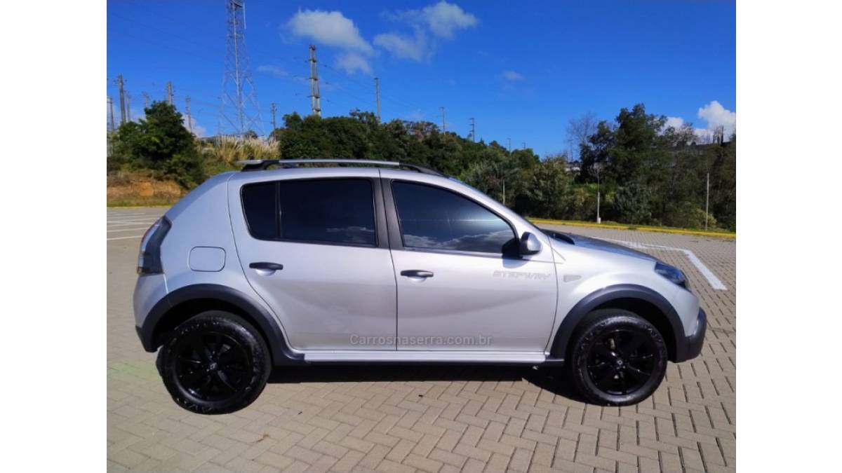 RENAULT - SANDERO - 2012/2012 - Prata - R$ 38.800,00