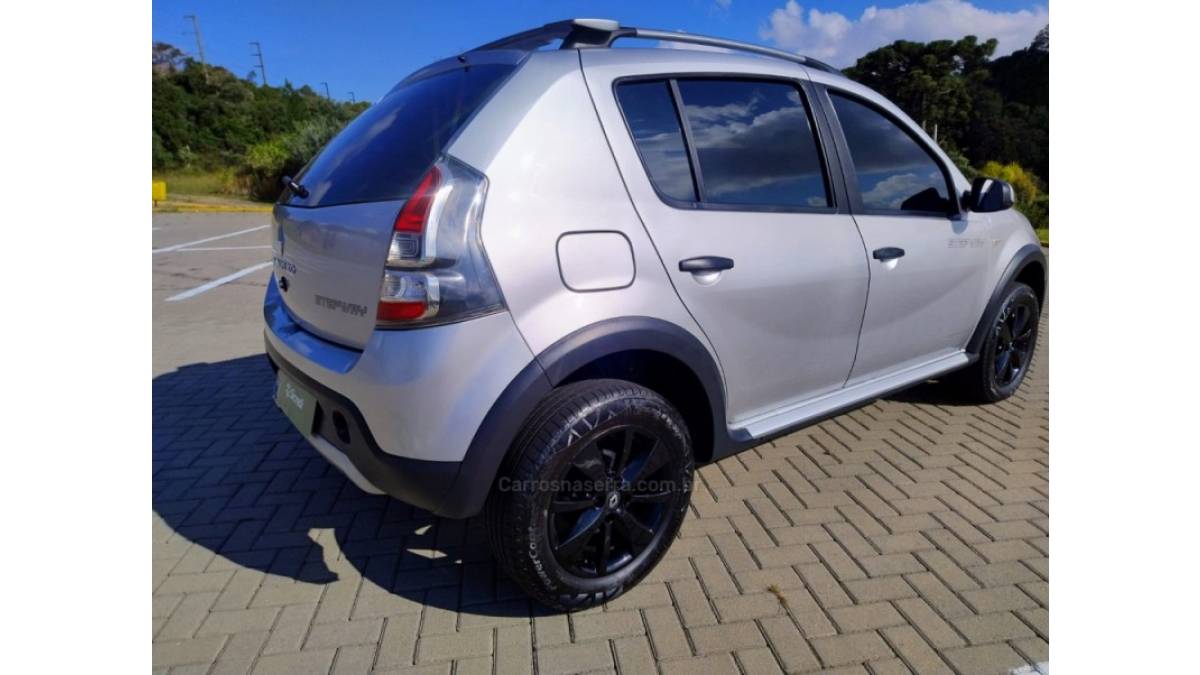 RENAULT - SANDERO - 2012/2012 - Prata - R$ 38.800,00
