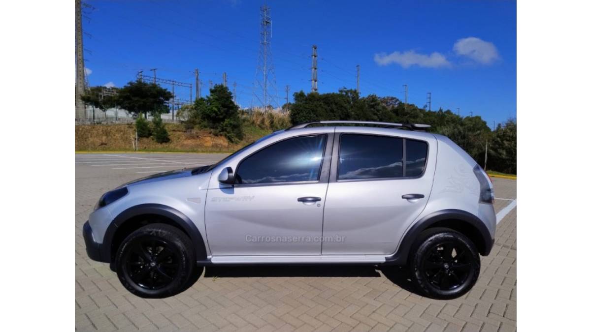 RENAULT - SANDERO - 2012/2012 - Prata - R$ 38.800,00