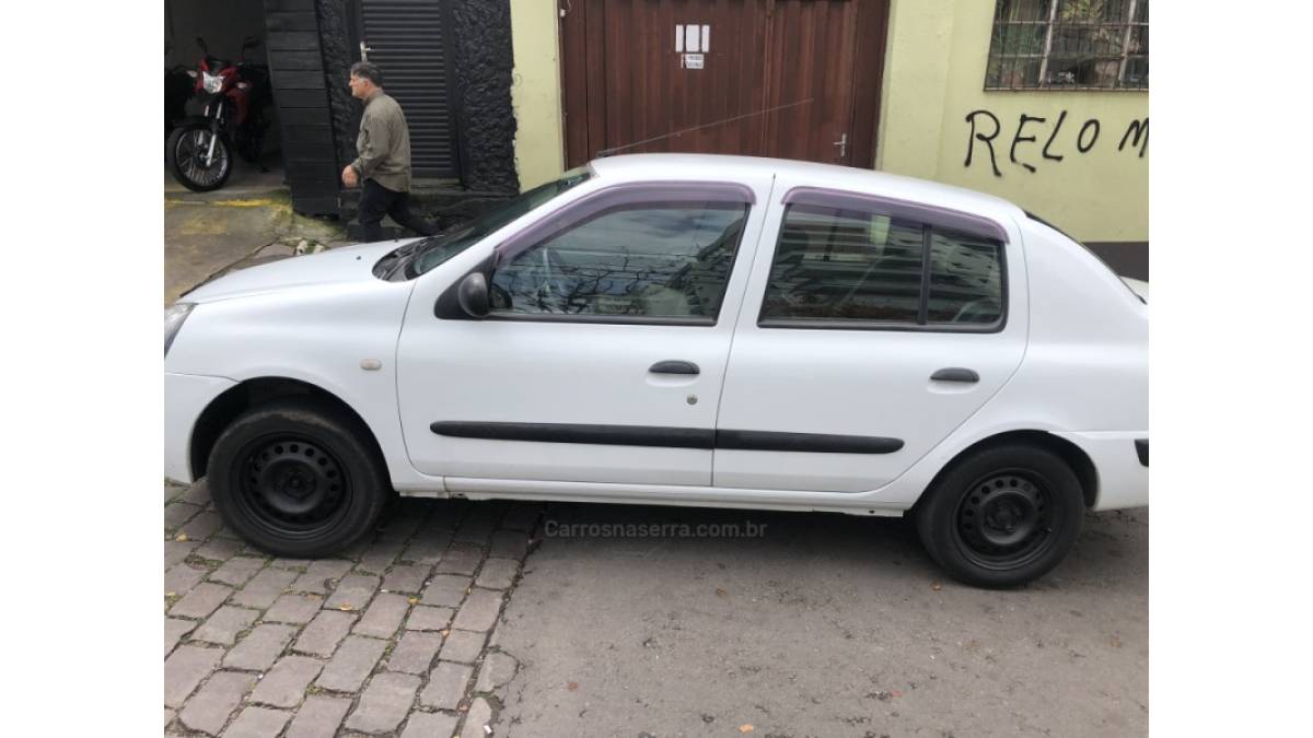 RENAULT - CLIO - 2004/2004 - Branca - R$ 18.900,00